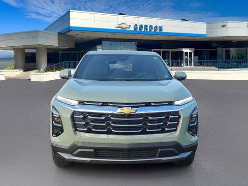 Used 2026 Chevrolet Equinox LT image 2