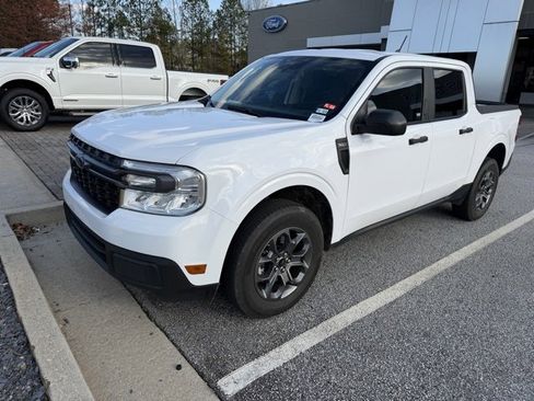 Used 2023 Ford Maverick XLT image 2