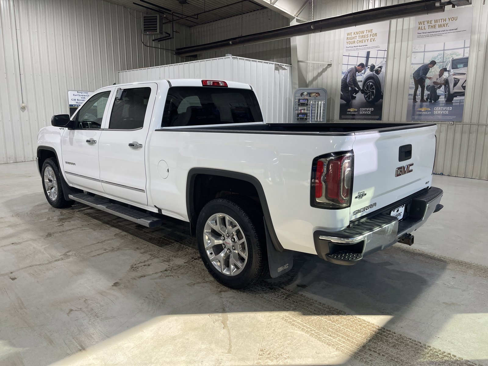 Used 2017 GMC Sierra 1500 SLT w/ SLT Premium Package AWD/4WD image 6