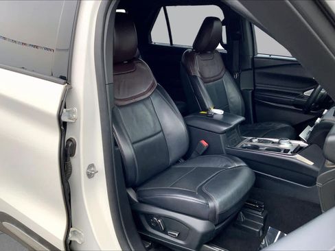 Used 2020 Ford Explorer Platinum w/ Premium Technology Package AWD/4WD image 8