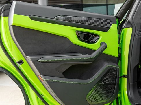 Used 2025 Lamborghini Urus SE image 38