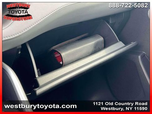 Used 2022 Toyota Highlander XLE image 32