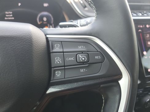 Used 2021 Jeep Grand Cherokee L Laredo w/ Luxury Tech Group I RWD image 17