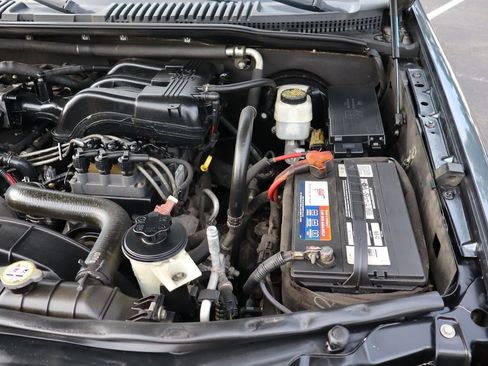 Used 2010 Ford Explorer Sport Trac XLT image 38