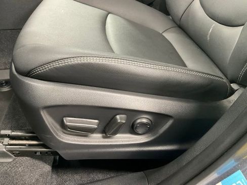 Used 2025 Toyota Corolla Cross XLE w/ Convenience Package image 33