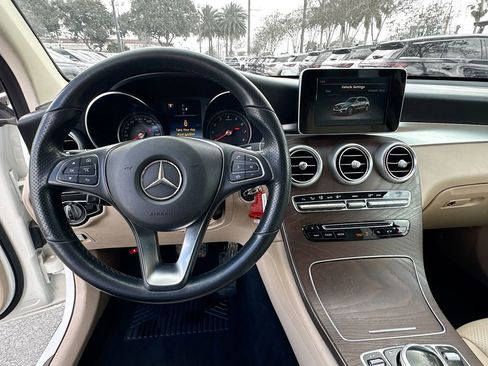 Used 2019 Mercedes-Benz GLC 300 GLC 300 w/ Premium Package image 12