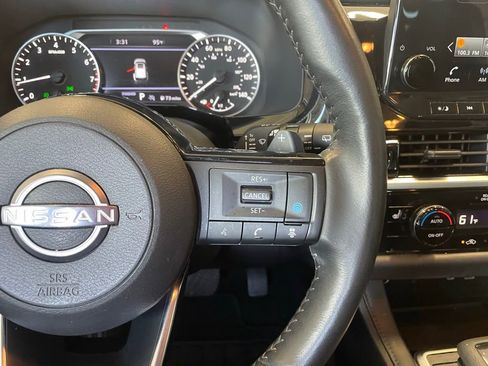 Used 2023 Nissan Pathfinder SL FWD image 14