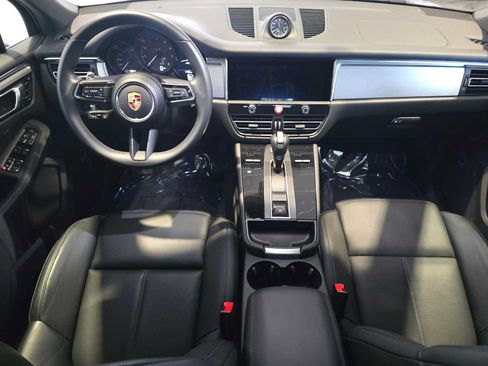 Used 2025 Porsche Macan AWD/4WD image 19