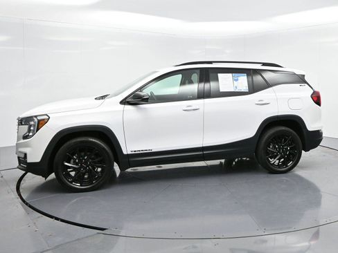 Used 2023 GMC Terrain SLT w/ Elevation Edition image 4