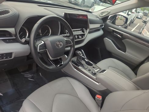 Used 2022 Toyota Highlander Limited AWD/4WD image 15