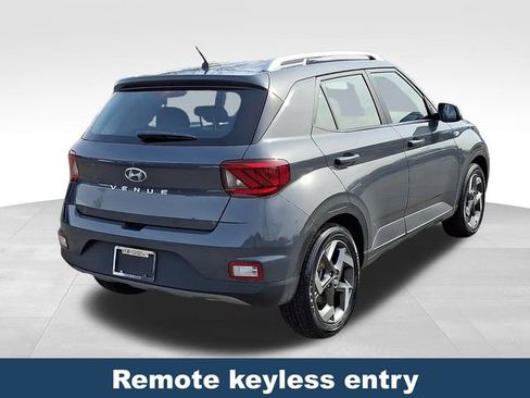 Used 2025 Hyundai Venue SEL image 7