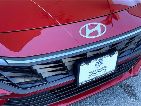 Used 2025 Hyundai Elantra SE image 29