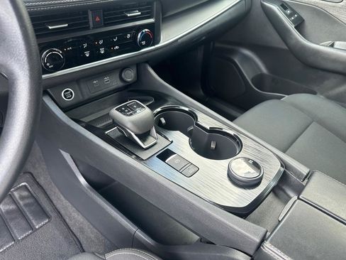Used 2023 Nissan Rogue S AWD/4WD image 19