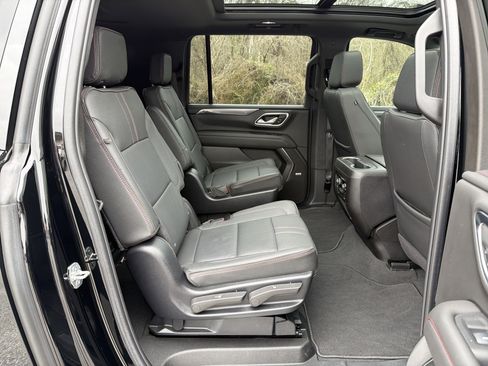 Used 2024 Chevrolet Suburban RST w/ Luxury Package image 18