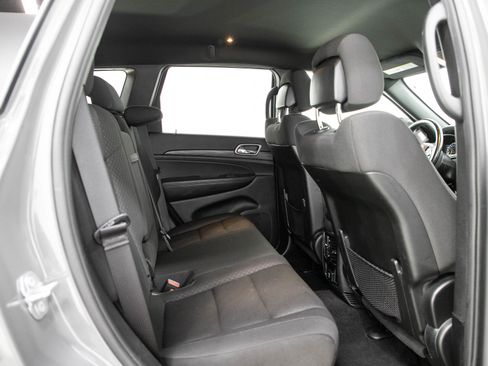 Used 2019 Jeep Grand Cherokee Laredo AWD/4WD image 15