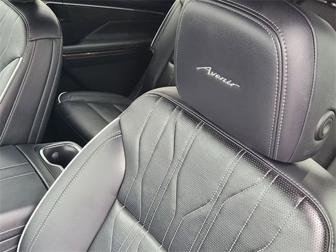 Used 2025 Buick Enclave Avenir image 23