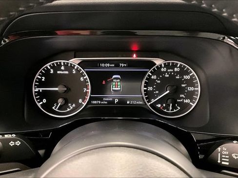 Used 2025 Nissan Pathfinder SV FWD image 27