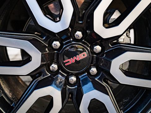 Used 2022 GMC Sierra 1500 AT4 w/ AT4 Premium Package image 8