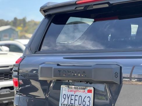 Used 2025 Toyota 4Runner SR5 AWD/4WD image 12