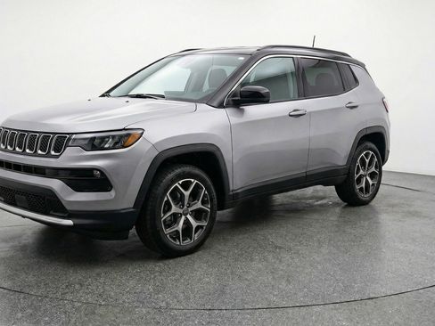 Used 2025 Jeep Compass Limited AWD/4WD image 3