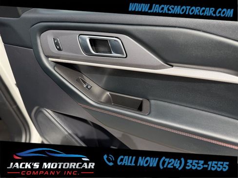 Used 2025 Ford Explorer ST-Line w/ ST-Line Street Pack AWD/4WD image 36
