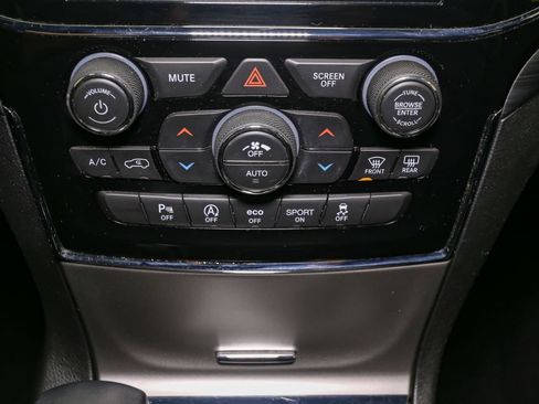 Used 2019 Jeep Grand Cherokee Altitude image 36