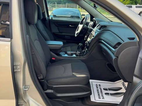 Used 2016 Chevrolet Traverse LT w/ Style and Technology Package FWD image 19