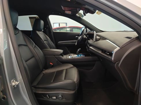 Used 2024 Cadillac XT4 Premium Luxury FWD image 17