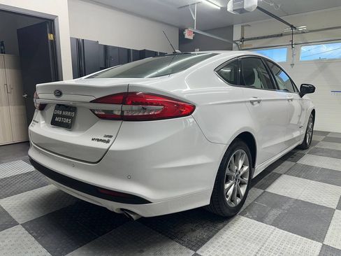 Used 2017 Ford Fusion SE FWD image 8