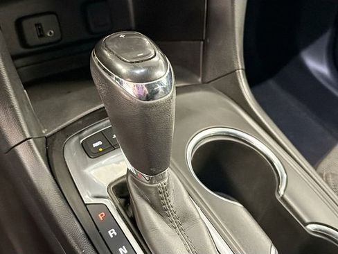 Used 2018 Chevrolet Equinox LT image 16