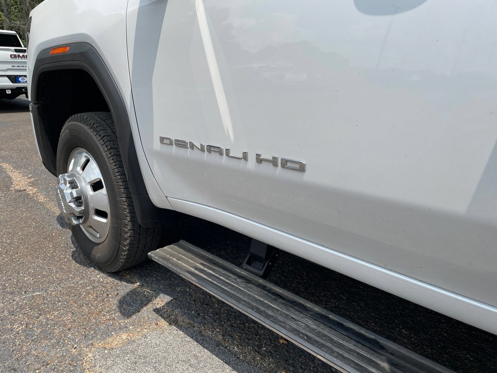 Used 2025 GMC Sierra 3500 Denali Ultimate AWD/4WD image 15