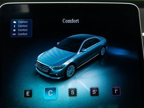 Used 2023 Mercedes-Benz S 580 4MATIC Sedan w/ AMG Line image 30