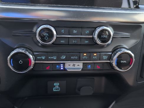 Used 2022 Ford F150 Lariat AWD/4WD image 13