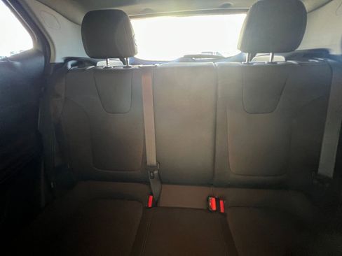 Used 2025 Buick Encore GX Preferred image 38