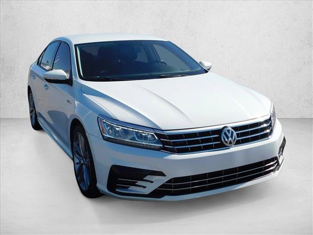 Used 2018 Volkswagen Passat 2.0T R-Line w/ R-Line Lighting Package FWD image 5