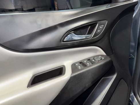 Used 2020 Chevrolet Equinox LS image 15