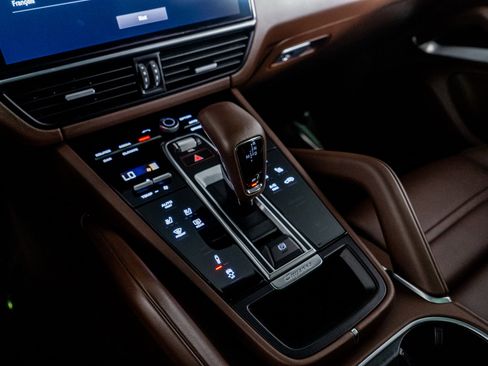 Used 2023 Porsche Cayenne Turbo image 35