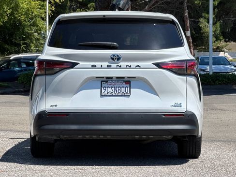 Certified 2022 Toyota Sienna XLE AWD/4WD image 4