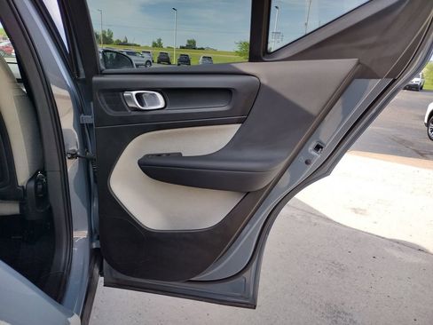 Used 2020 Volvo XC40 T4 Momentum FWD image 32