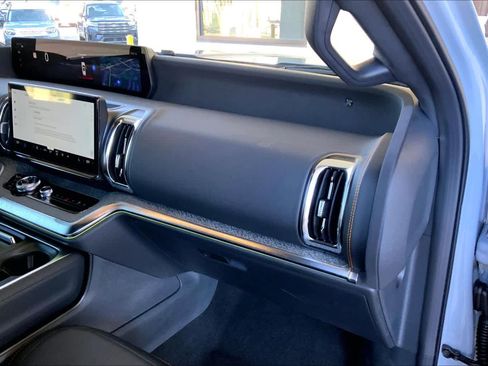 Certified 2025 Ford Expedition Tremor image 19