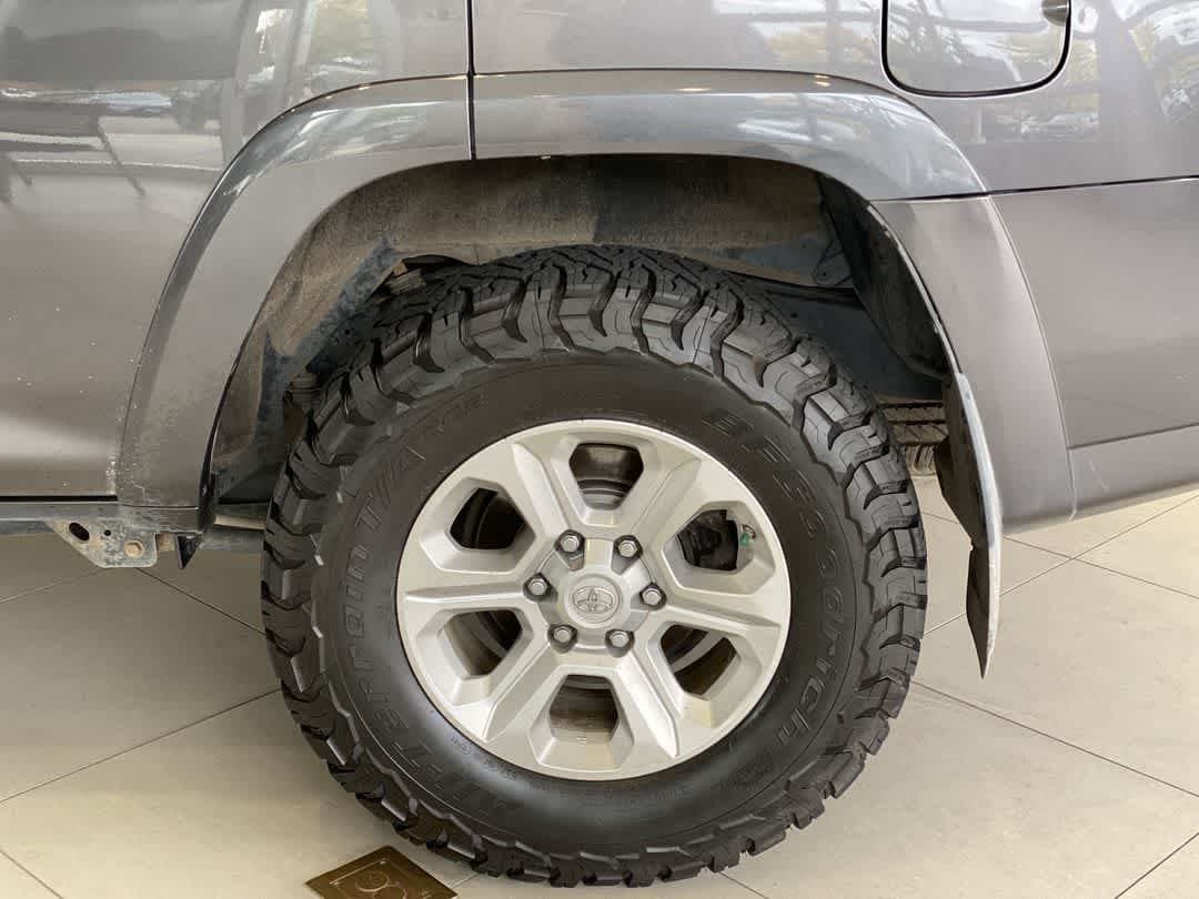 Used 2017 Toyota 4Runner SR5 AWD/4WD image 13