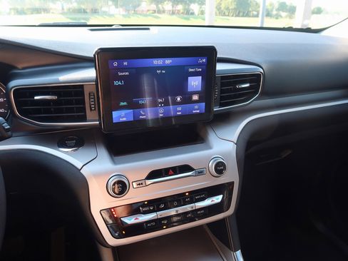 Used 2022 Ford Explorer XLT w/ Equipment Group 202A image 15
