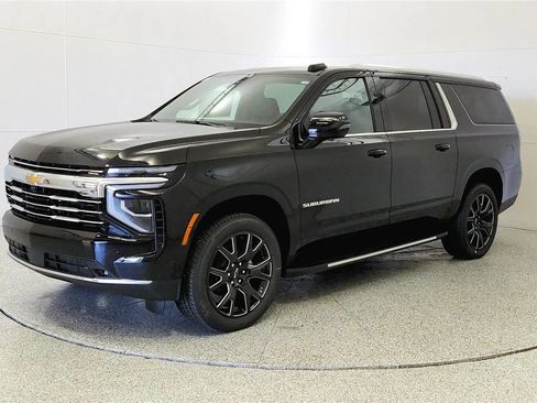 New 2026 Chevrolet Suburban LT w/ Comfort Package AWD/4WD image 3