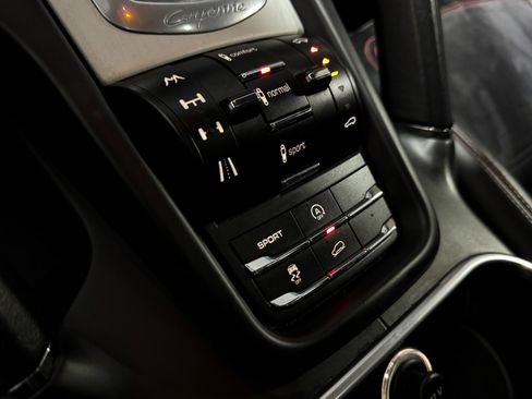 Used 2013 Porsche Cayenne GTS image 23