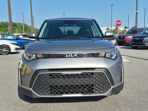 Used 2024 Kia Soul LX w/ Option Group 015 FWD image 2
