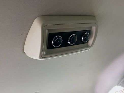 Used 2018 Dodge Grand Caravan SE w/ UConnect Hands-Free Group FWD image 23