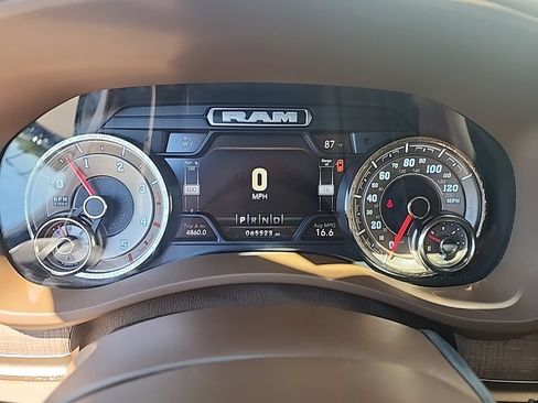 Used 2022 RAM 3500 Limited AWD/4WD image 13