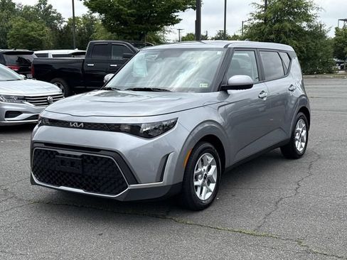 Used 2024 Kia Soul LX w/ Option Group 015 FWD image 5