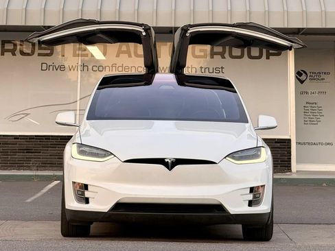 Used 2020 Tesla Model X Long Range AWD/4WD image 3