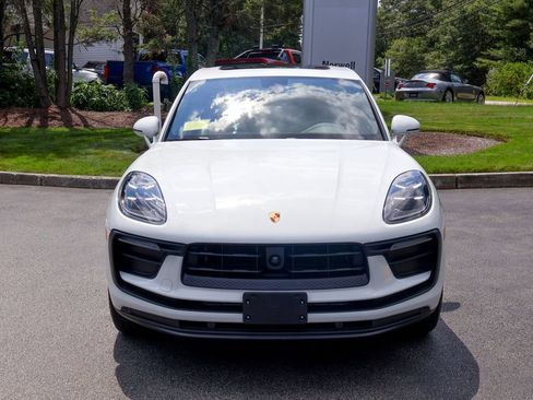 Certified 2026 Porsche Macan AWD/4WD image 32